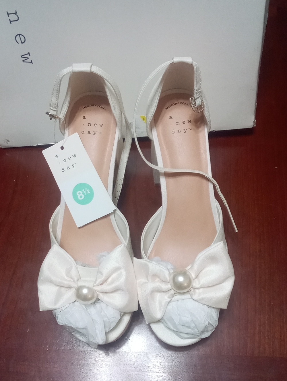 a new day Cream Bow Peep-Toe Ankle-Strap Heels with Pearl 8 1/2 New In Box